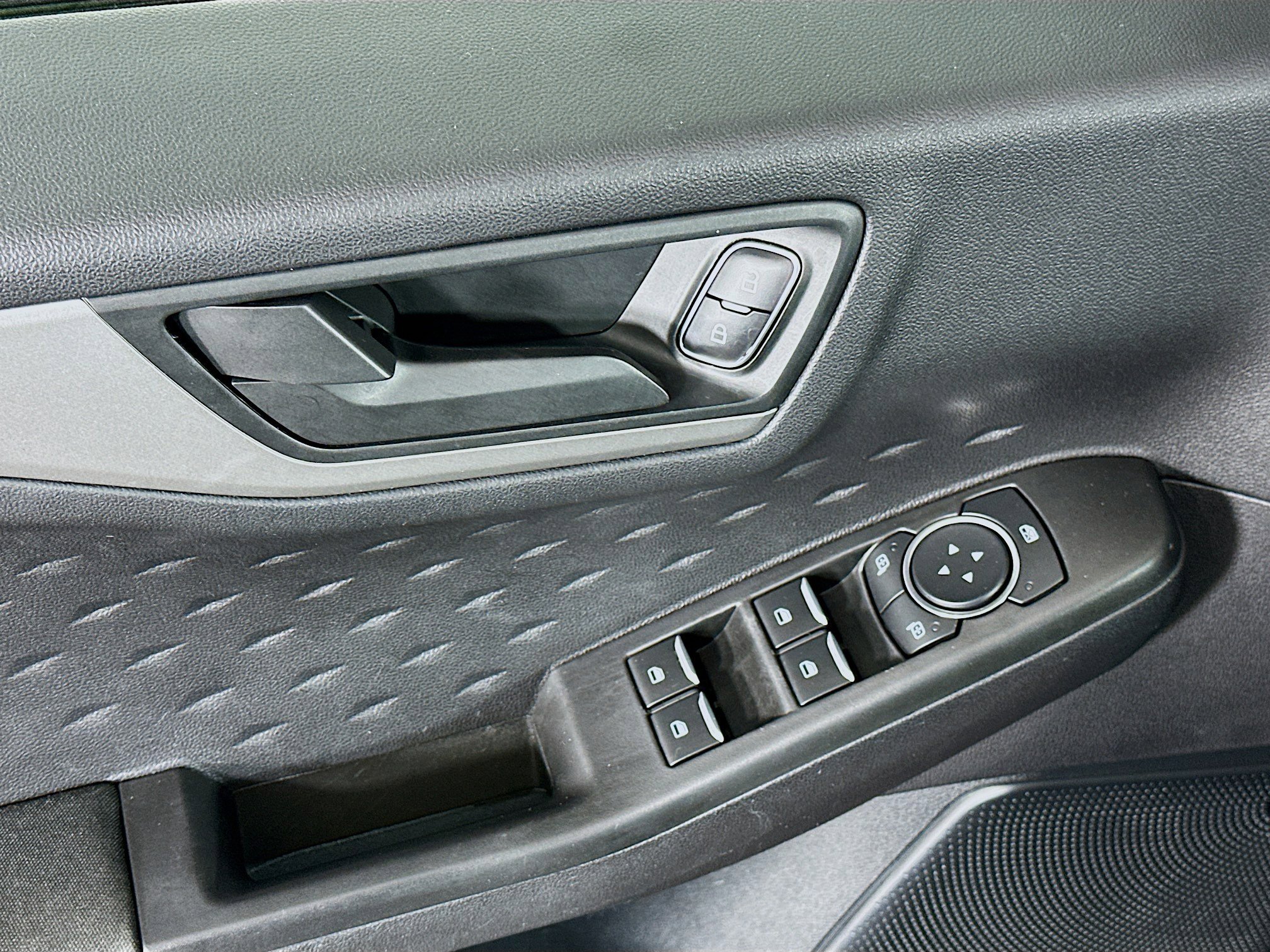 Used 2020 Ford Escape S image 15