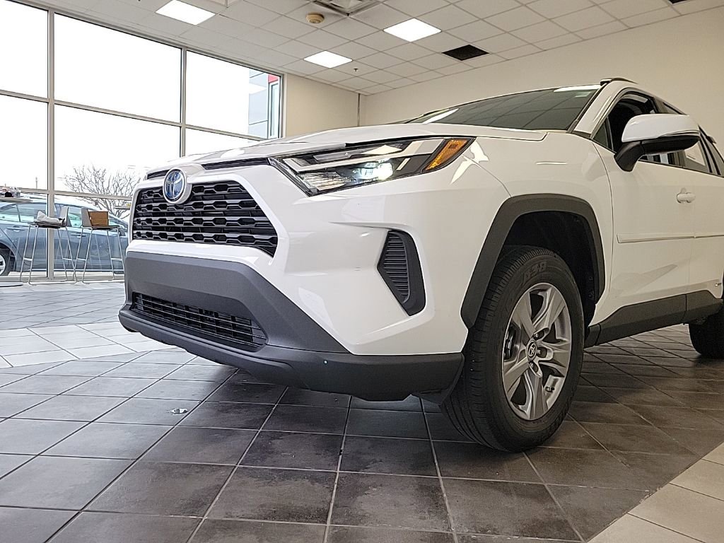Used 2024 Toyota RAV4 LE AWD/4WD image 14