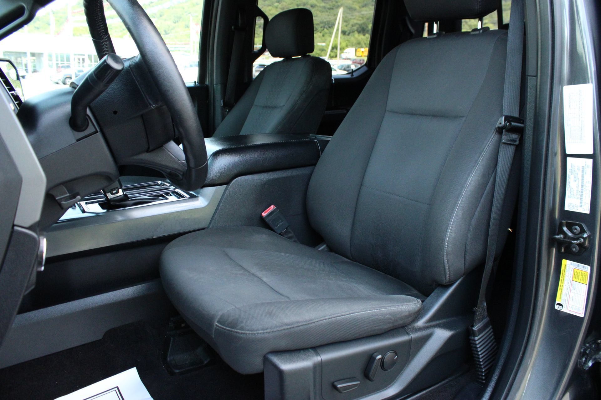 Used 2019 Ford F150 XLT w/ Equipment Group 302A Luxury AWD/4WD image 17