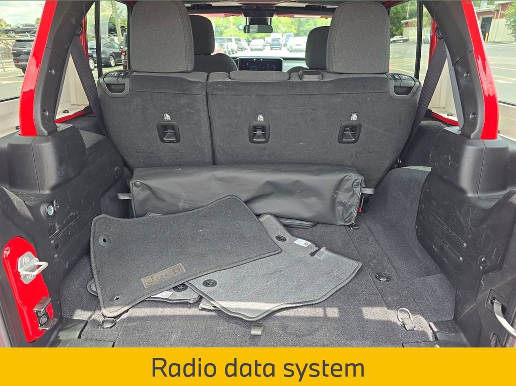 Used 2025 Jeep Wrangler Unlimited Sahara AWD/4WD image 14