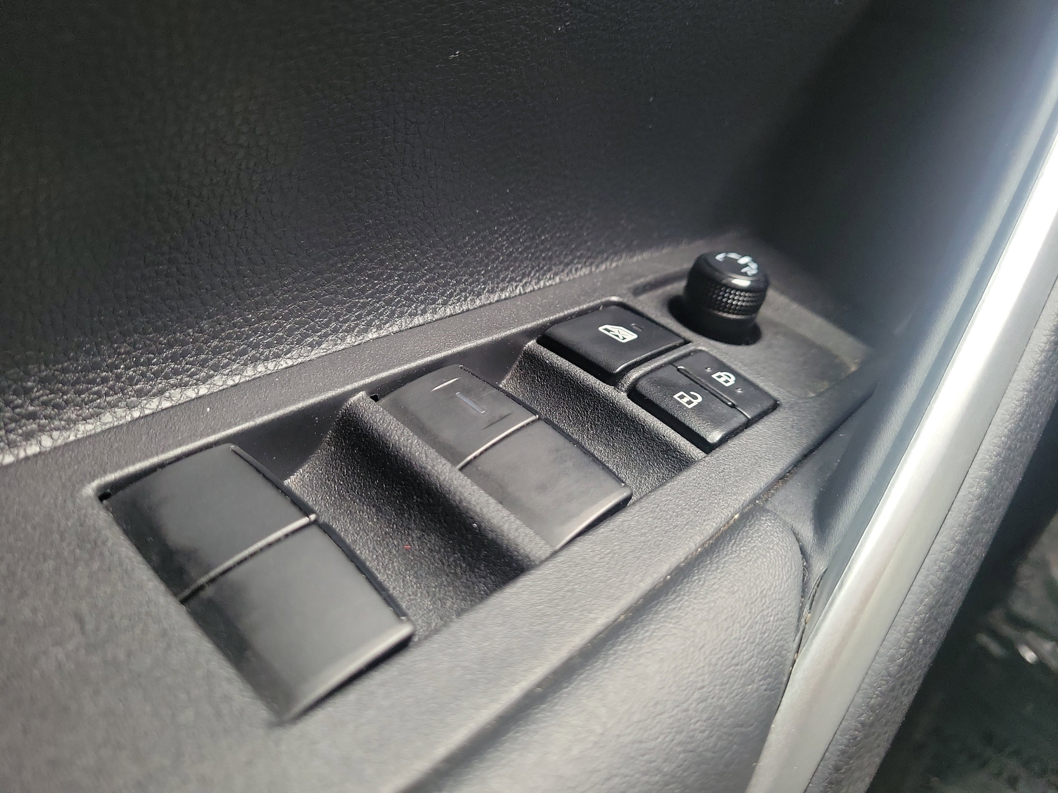 Used 2024 Toyota Corolla Cross L image 18