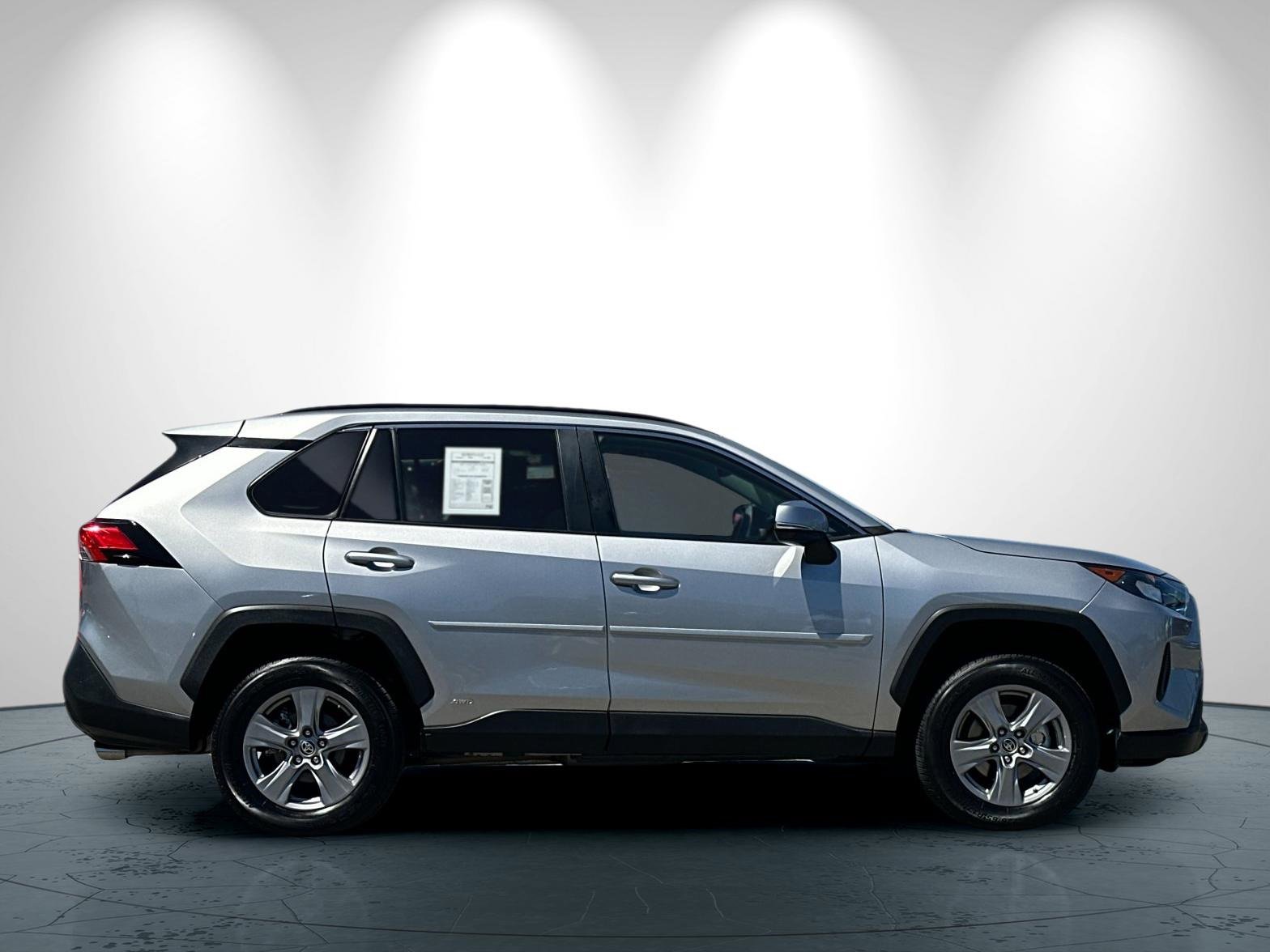 Used 2022 Toyota RAV4 LE image 3