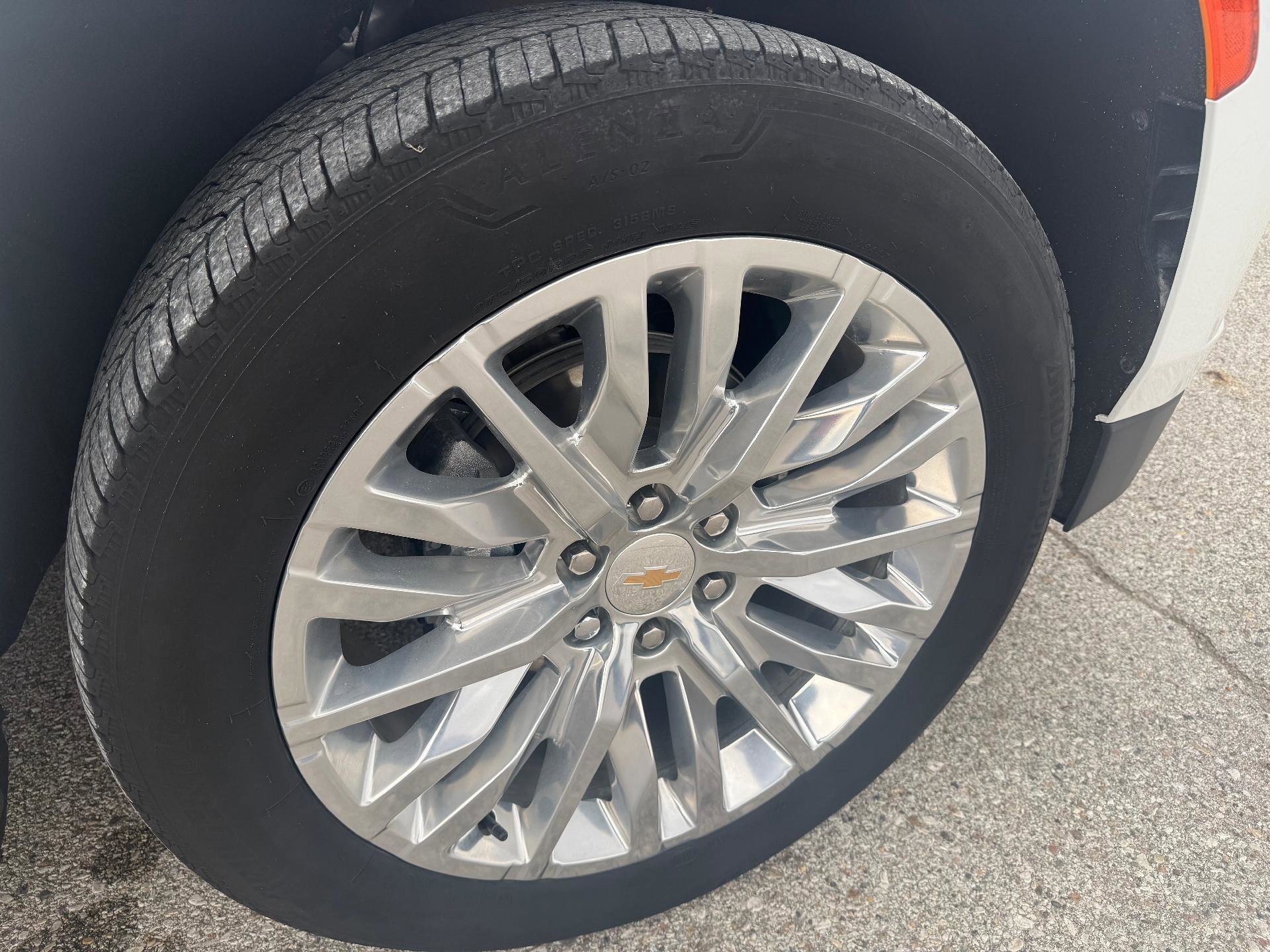 Used 2024 Chevrolet Tahoe Premier w/ Premium Package image 9