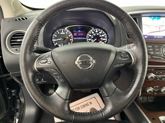 Used 2020 Nissan Pathfinder Platinum FWD image 21