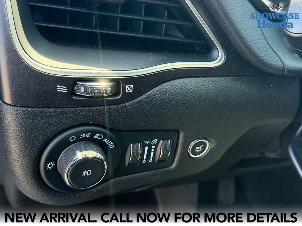 Used 2022 Jeep Cherokee Trailhawk w/ Comfort/Convenience Group AWD/4WD image 11