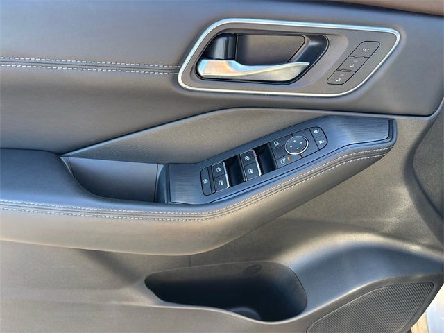 Used 2022 Nissan Rogue Platinum w/ Head-Up Display Package image 26