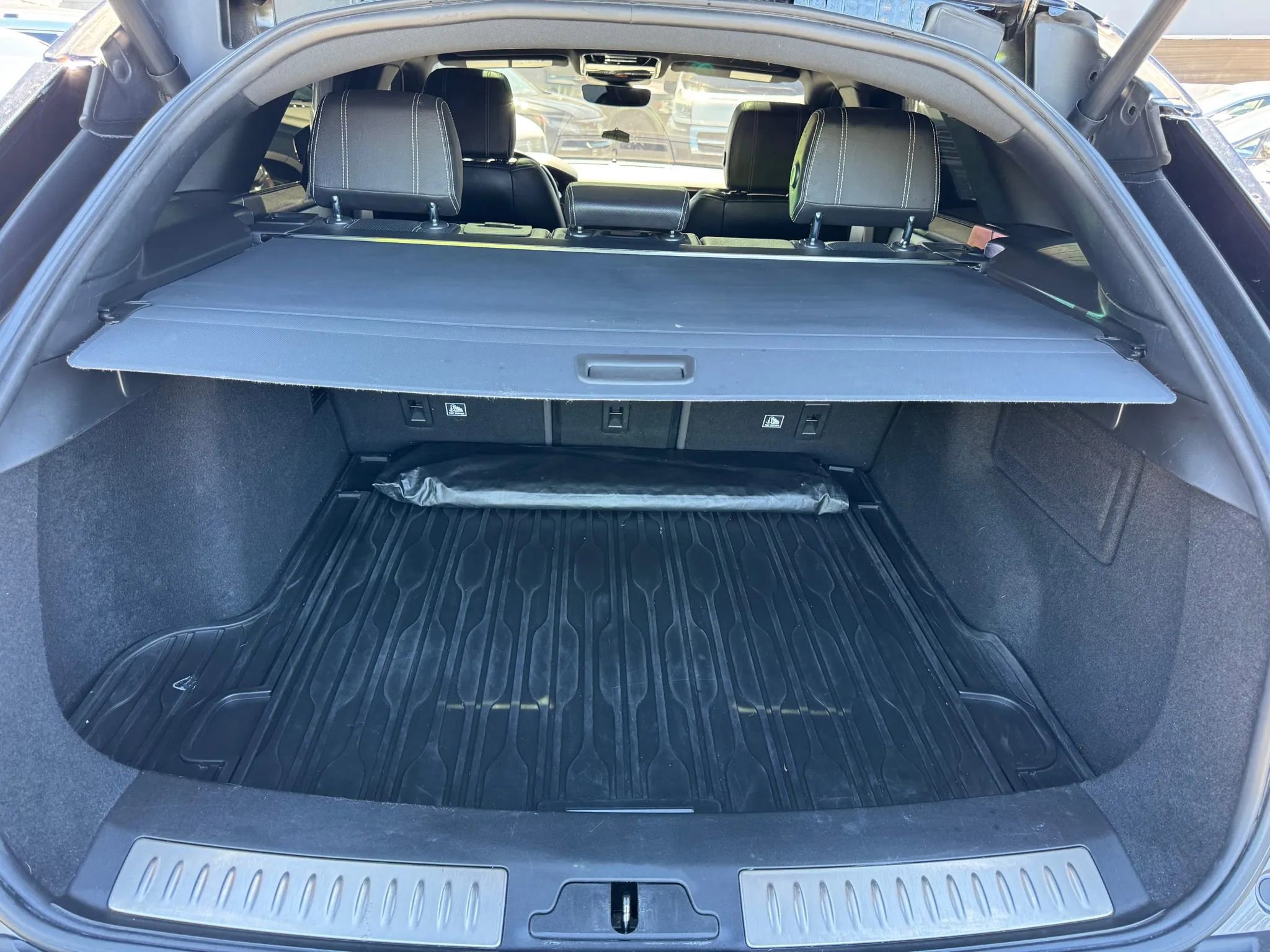 Used 2018 Land Rover Range Rover Velar S image 24