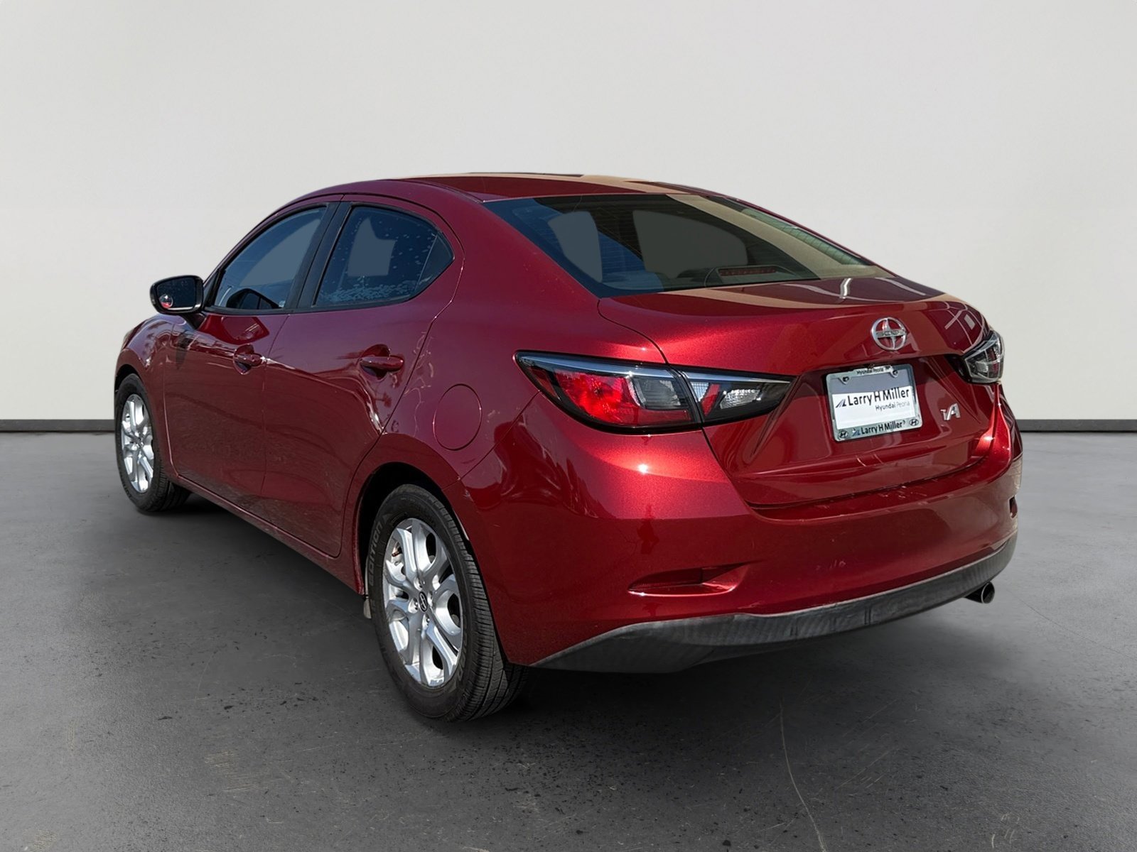 Used 2016 Scion iA image 3