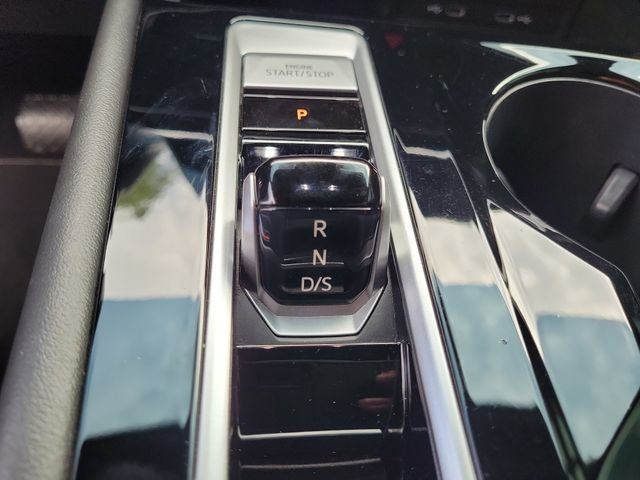 Used 2024 Volkswagen Atlas Cross Sport SE FWD image 34