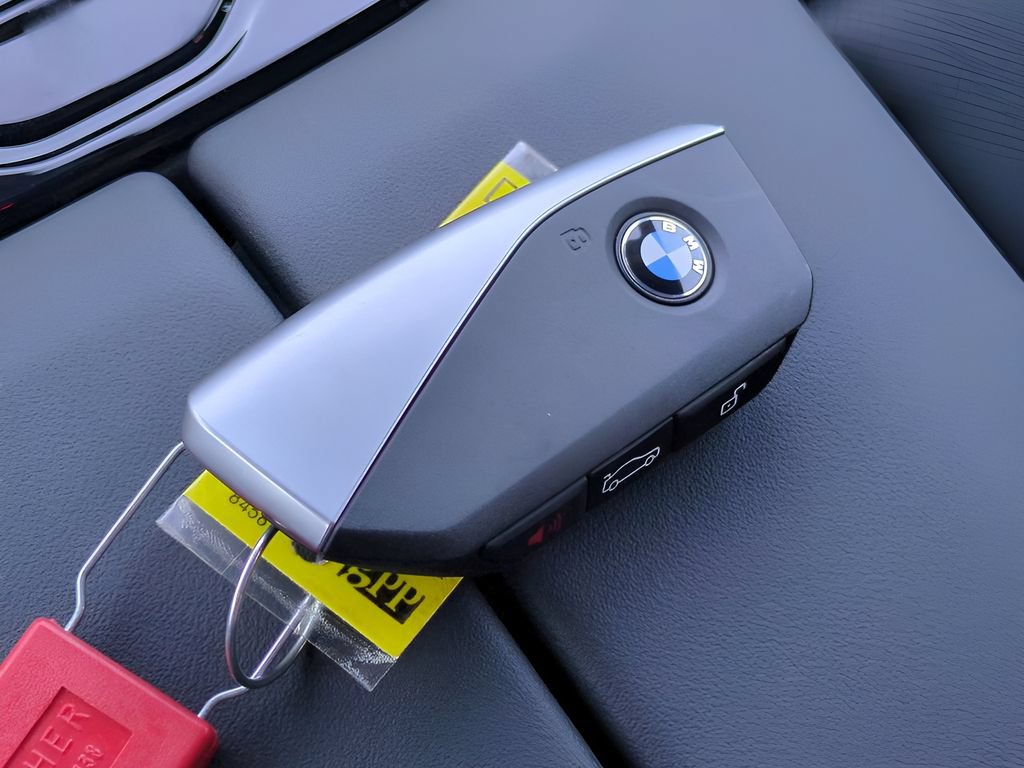 New 2026 BMW 550e xDrive w/ Premium Package AWD/4WD image 29