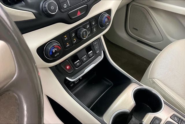 Used 2020 GMC Terrain Denali w/ GMC Pro Grade Package AWD/4WD image 16