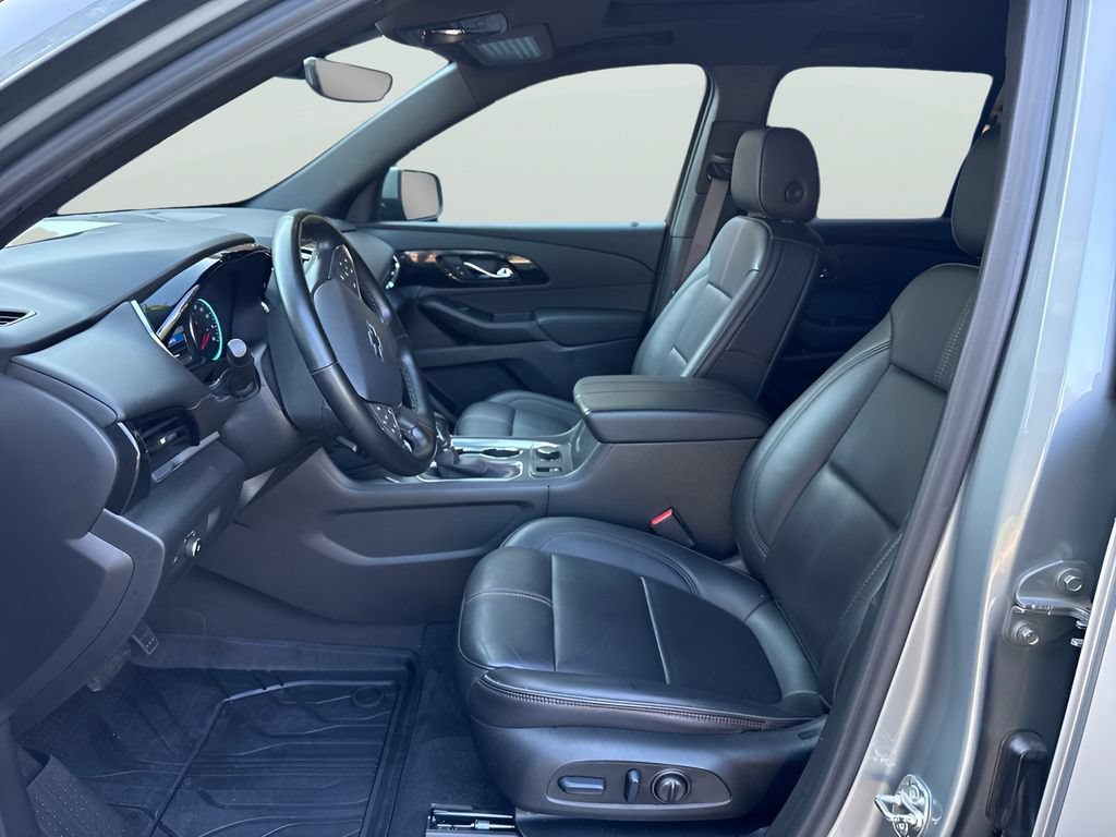 Used 2023 Chevrolet Traverse RS AWD/4WD image 17
