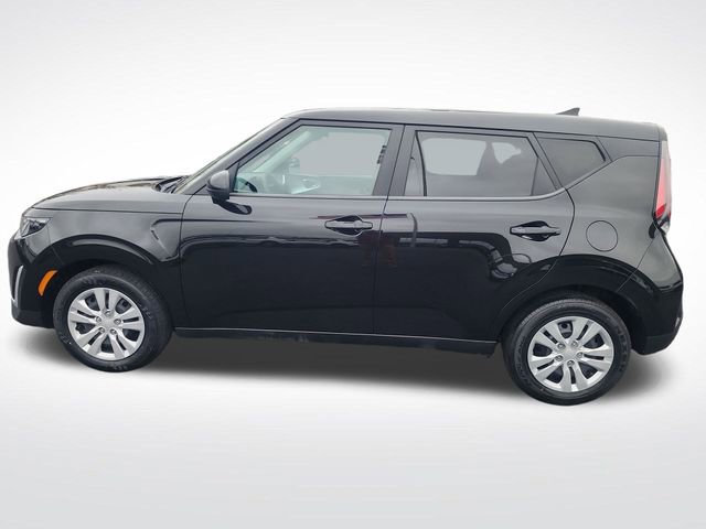 Used 2023 Kia Soul LX image 2