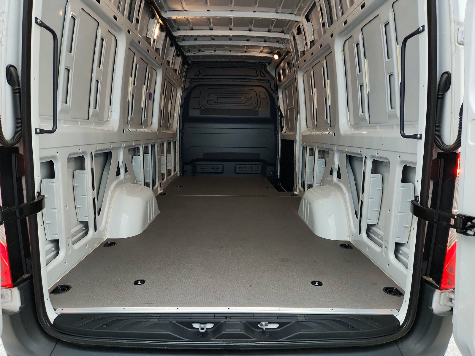 New 2025 Mercedes-Benz eSprinter 170 Cargo image 21