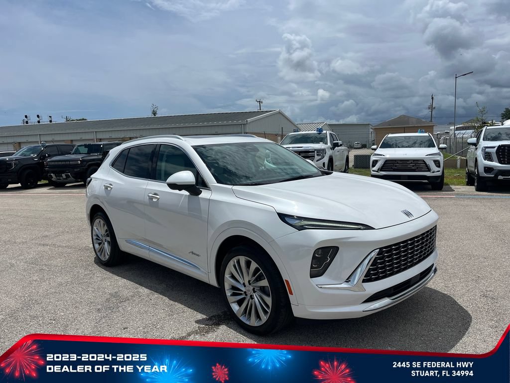 Used 2025 Buick Envision Avenir AWD/4WD image 2