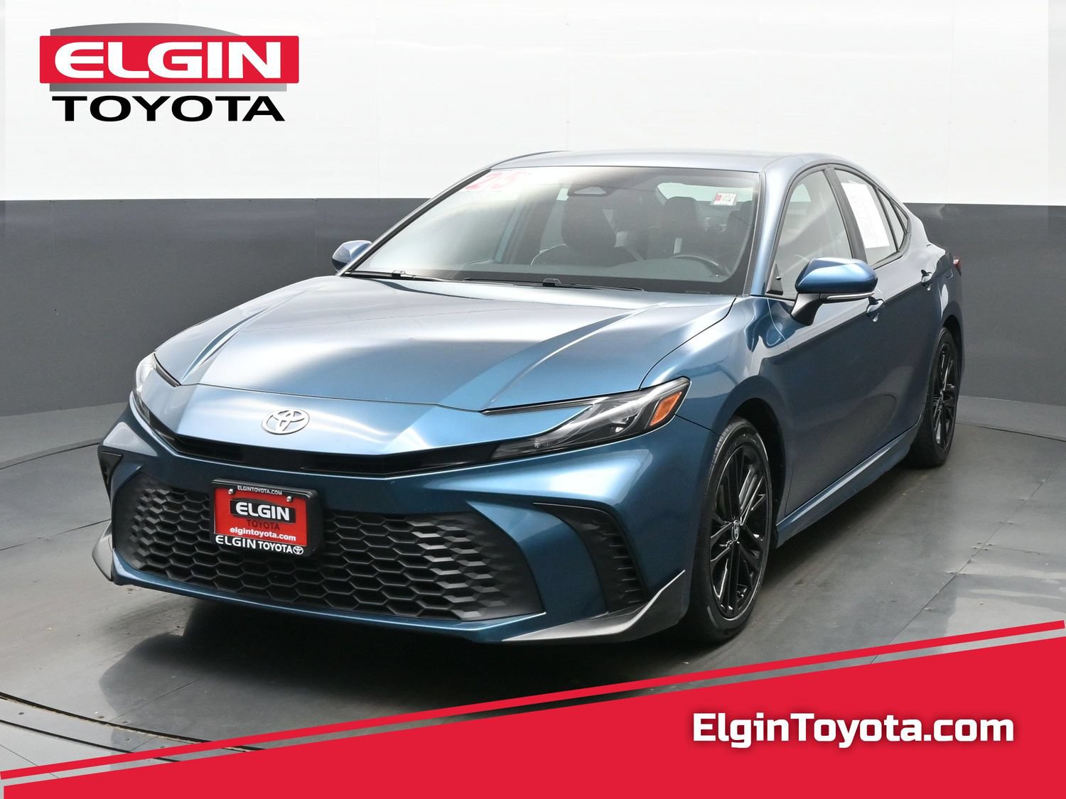 Used 2025 Toyota Camry SE FWD image 1