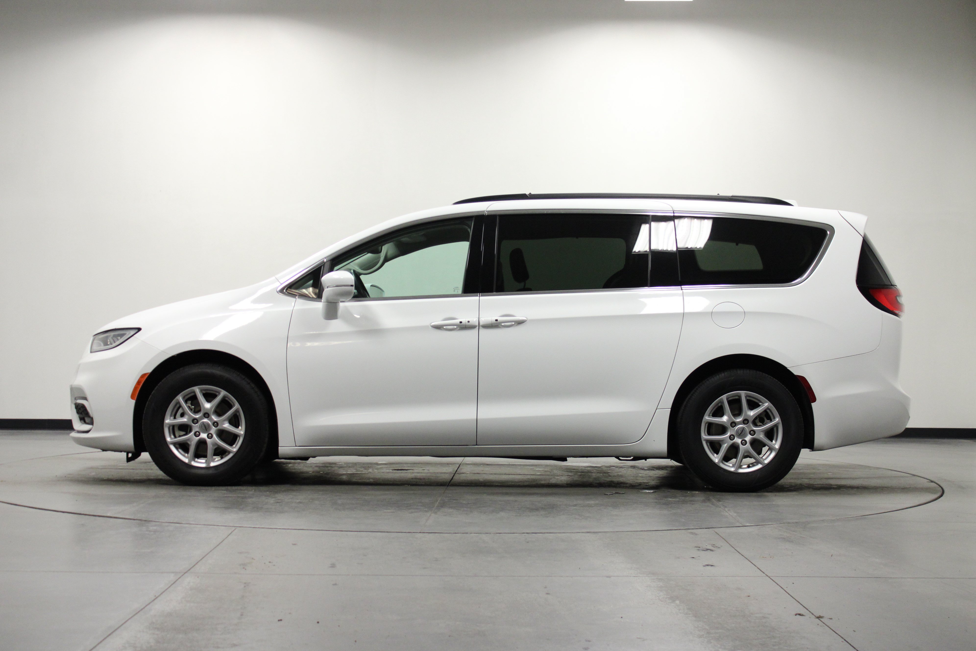 Used 2022 Chrysler Pacifica Touring-L FWD image 7