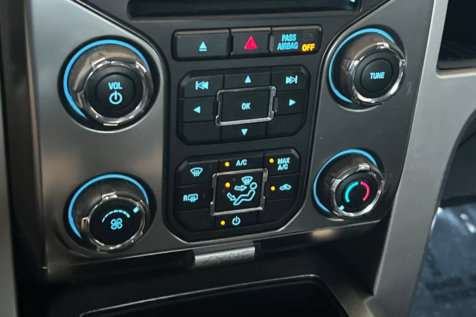 Used 2013 Ford F150 FX4 w/ Mid Equipment Group AWD/4WD image 19