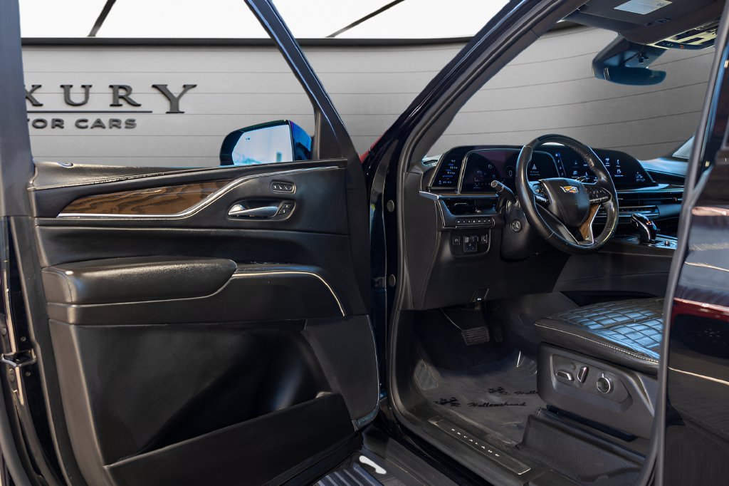 Used 2023 Cadillac Escalade Sport Platinum w/ LPO, ONYX Package AWD/4WD image 30