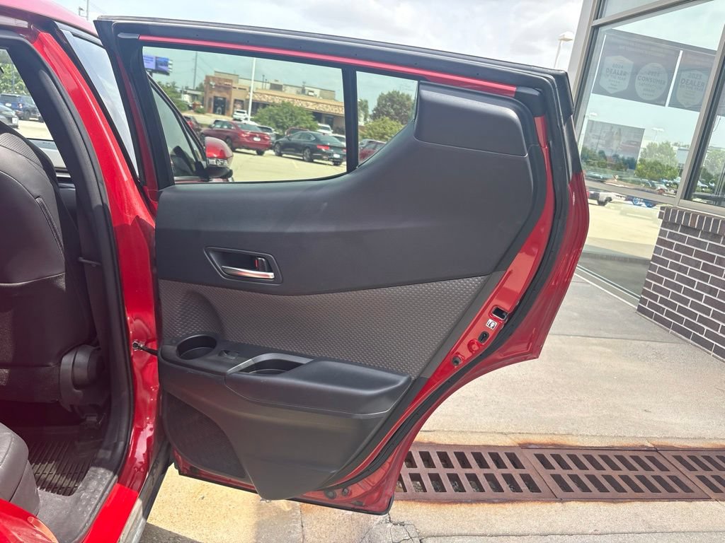 Used 2020 Toyota C-HR Limited FWD image 27