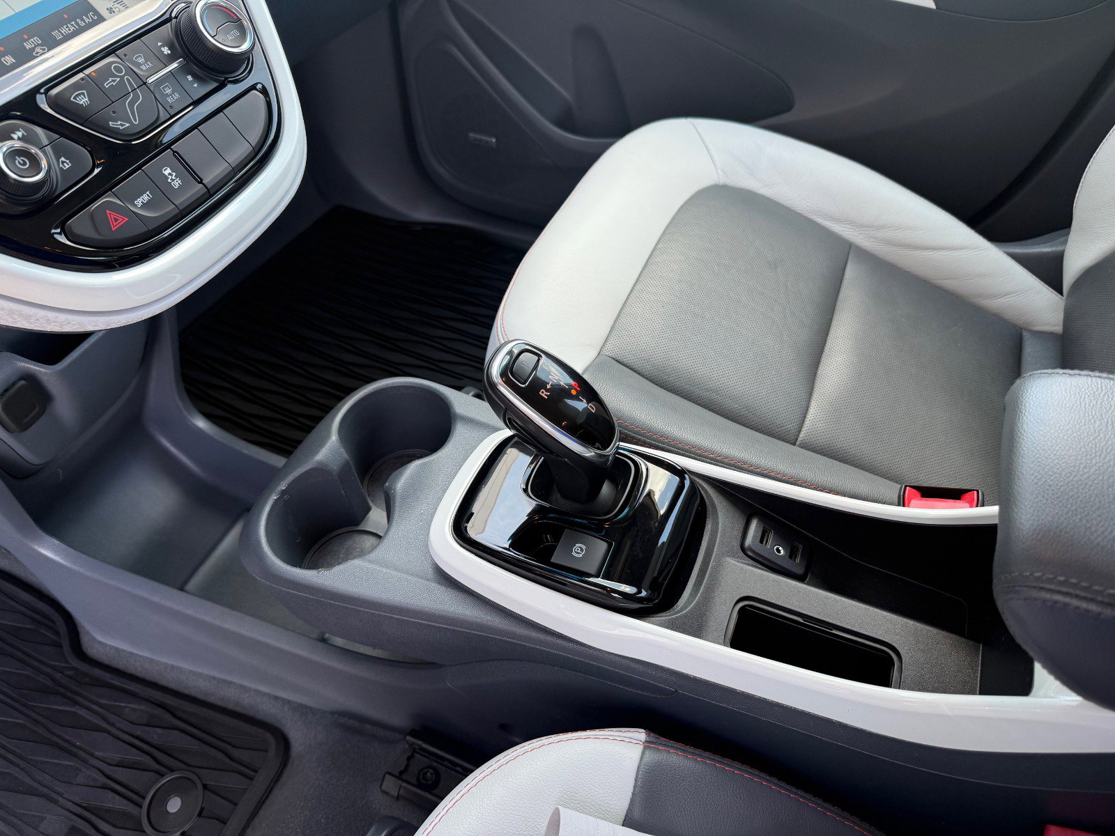 Used 2017 Chevrolet Bolt Premier w/ Driver Confidence II Package image 20