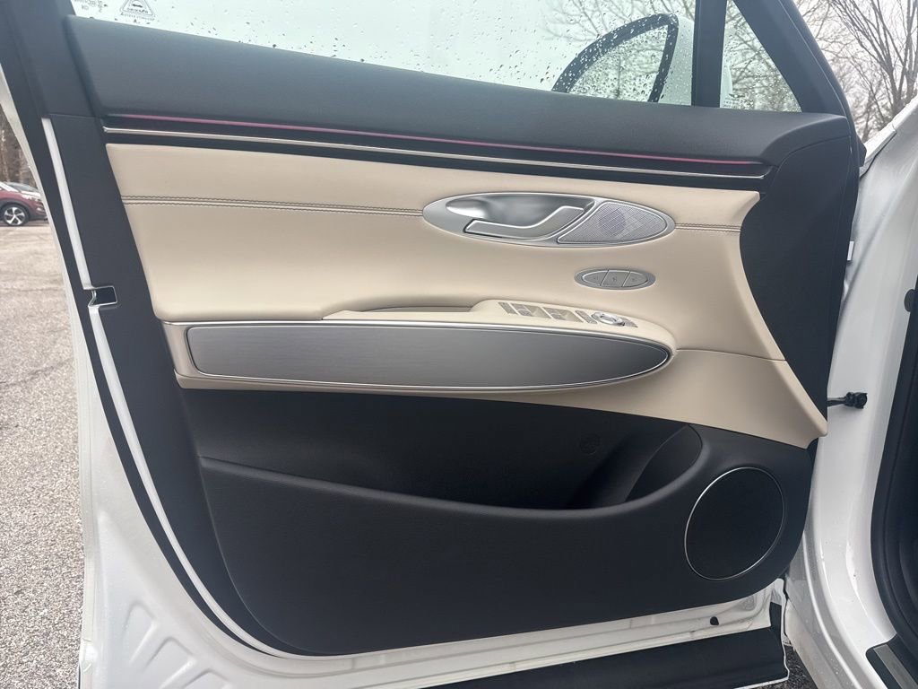 New 2026 Genesis GV70 2.5T Select AWD/4WD image 13