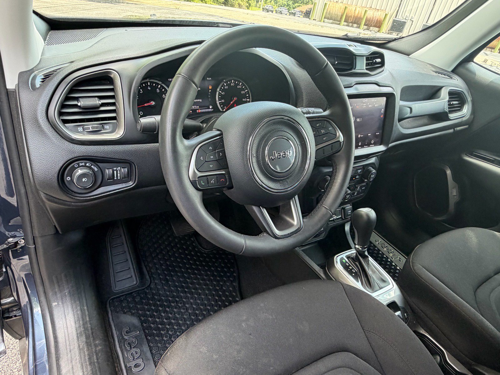 Used 2022 Jeep Renegade Latitude AWD/4WD image 30