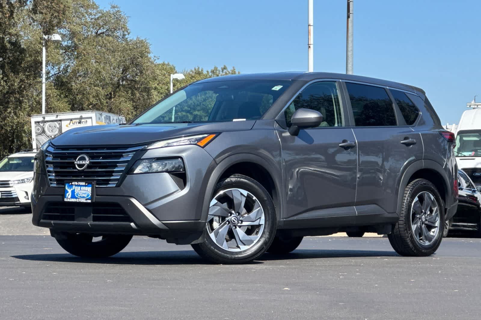 Used 2025 Nissan Rogue SV FWD image 1
