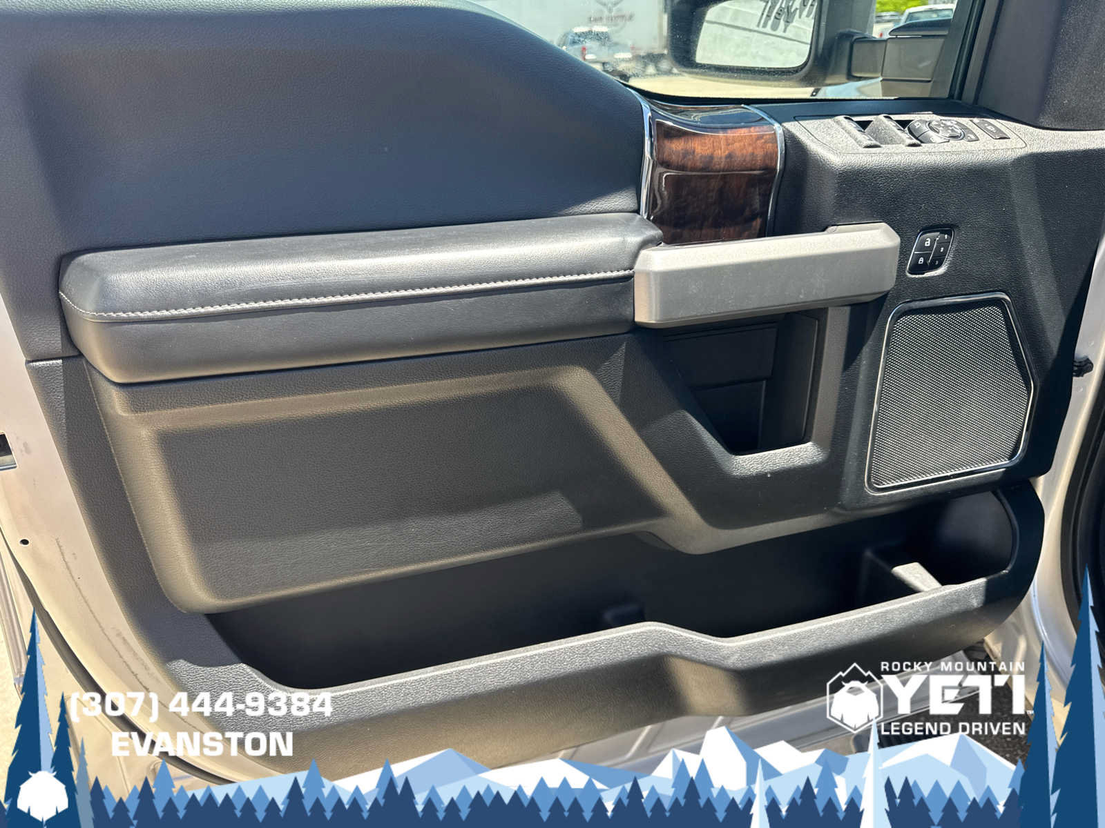 Used 2017 Ford F250 Platinum w/ Platinum Ultimate Package AWD/4WD image 27
