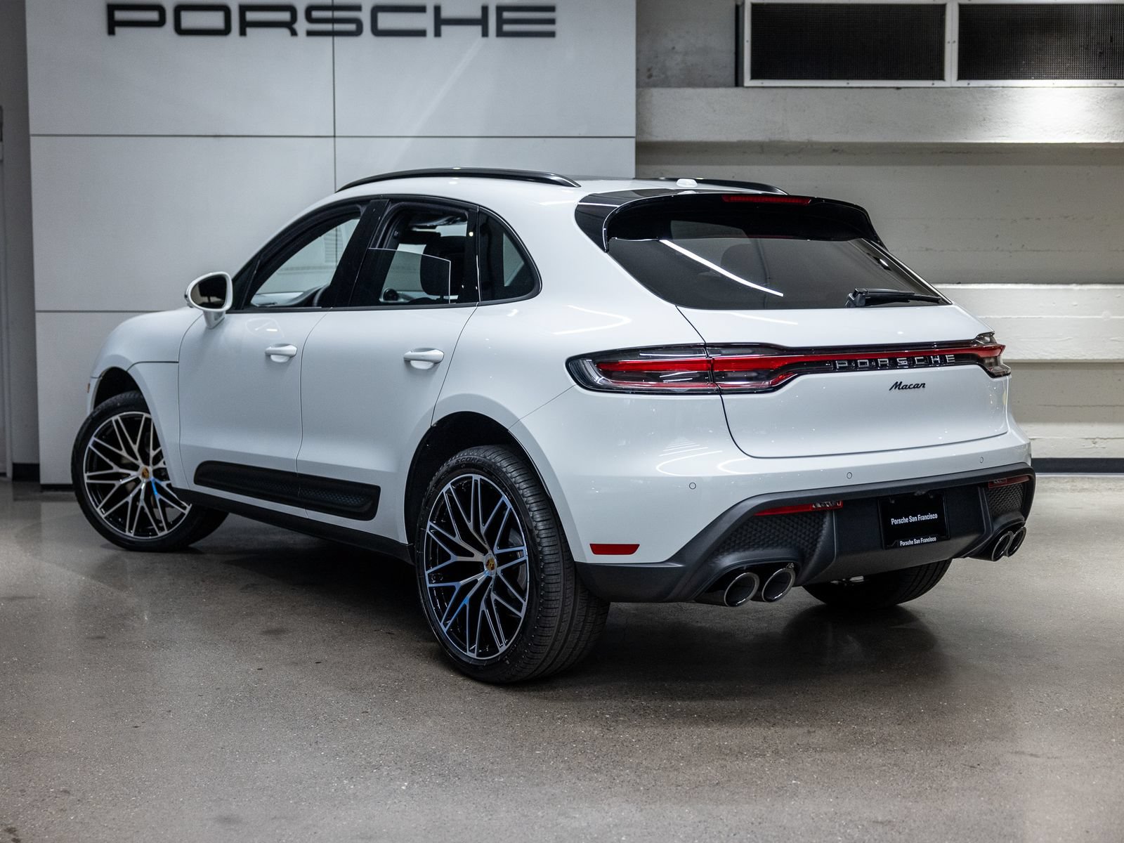 Certified 2026 Porsche Macan AWD/4WD image 3