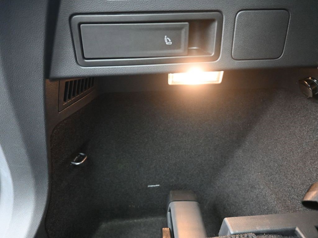 Used 2021 Volkswagen Tiguan SE R-Line image 26