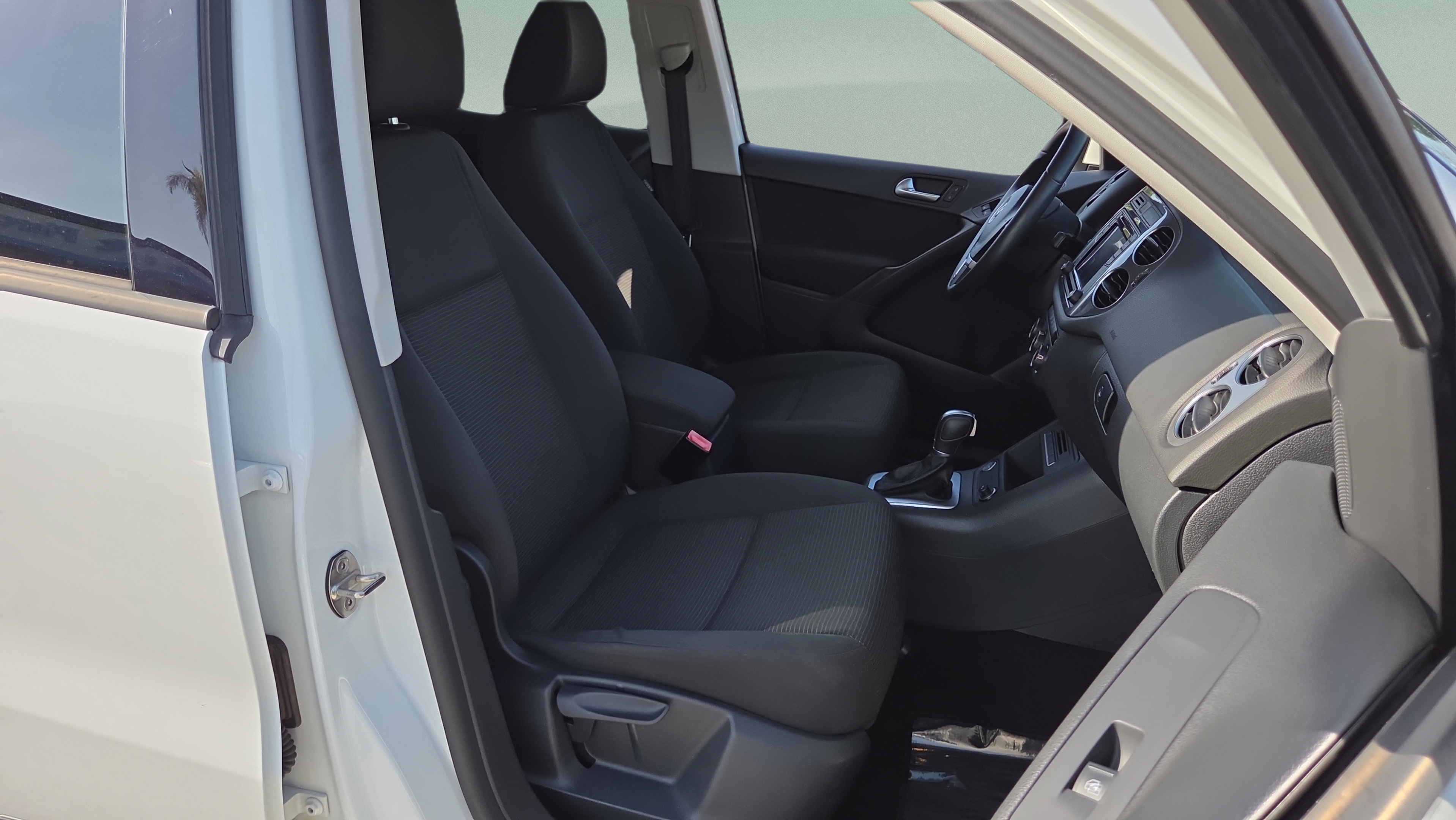 Used 2017 Volkswagen Tiguan S FWD image 17