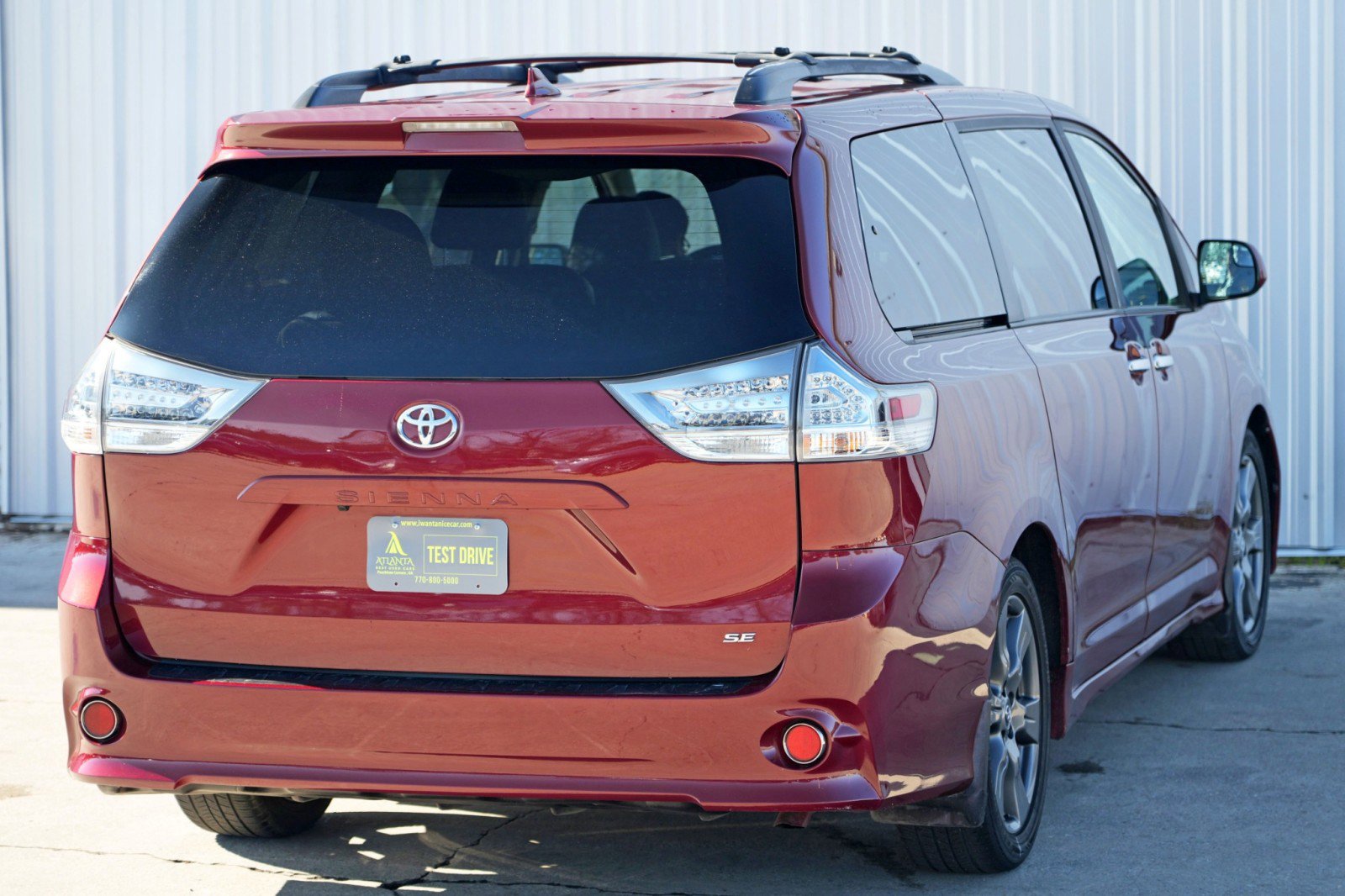 Used 2019 Toyota Sienna SE w/ Carpet Mat Package FWD image 46