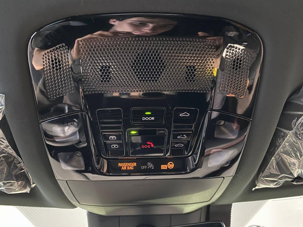 New 2025 Lexus RX 450h AWD w/ Luxury Package image 19