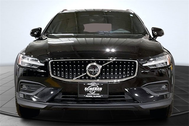 Certified 2025 Volvo V60 B5 Cross Country Plus image 4