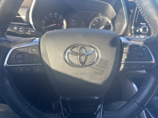 Used 2020 Toyota Highlander Platinum image 12