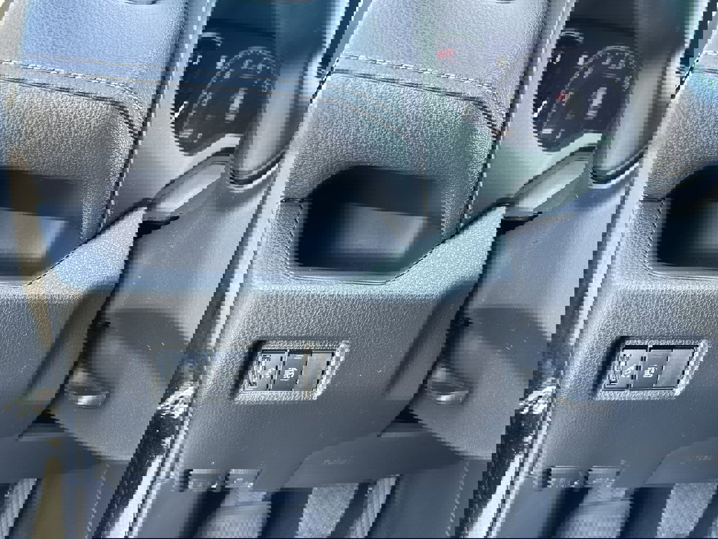 Used 2023 Toyota RAV4 LE image 22