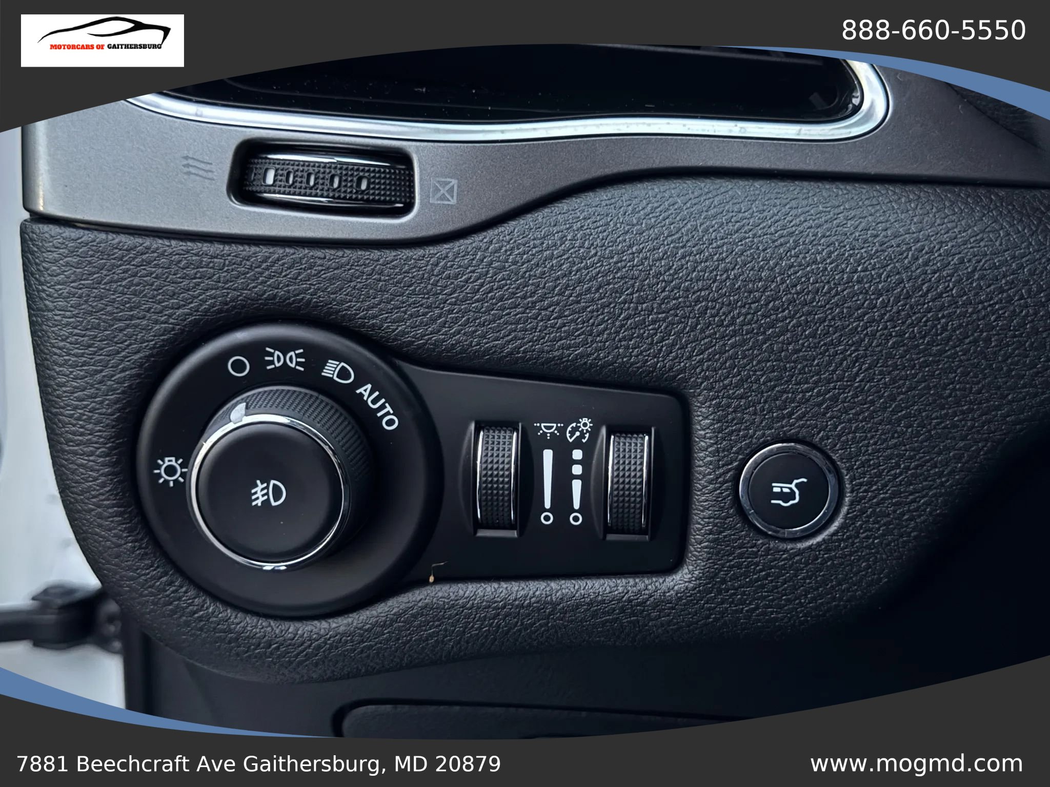 Used 2019 Jeep Cherokee Limited FWD image 39