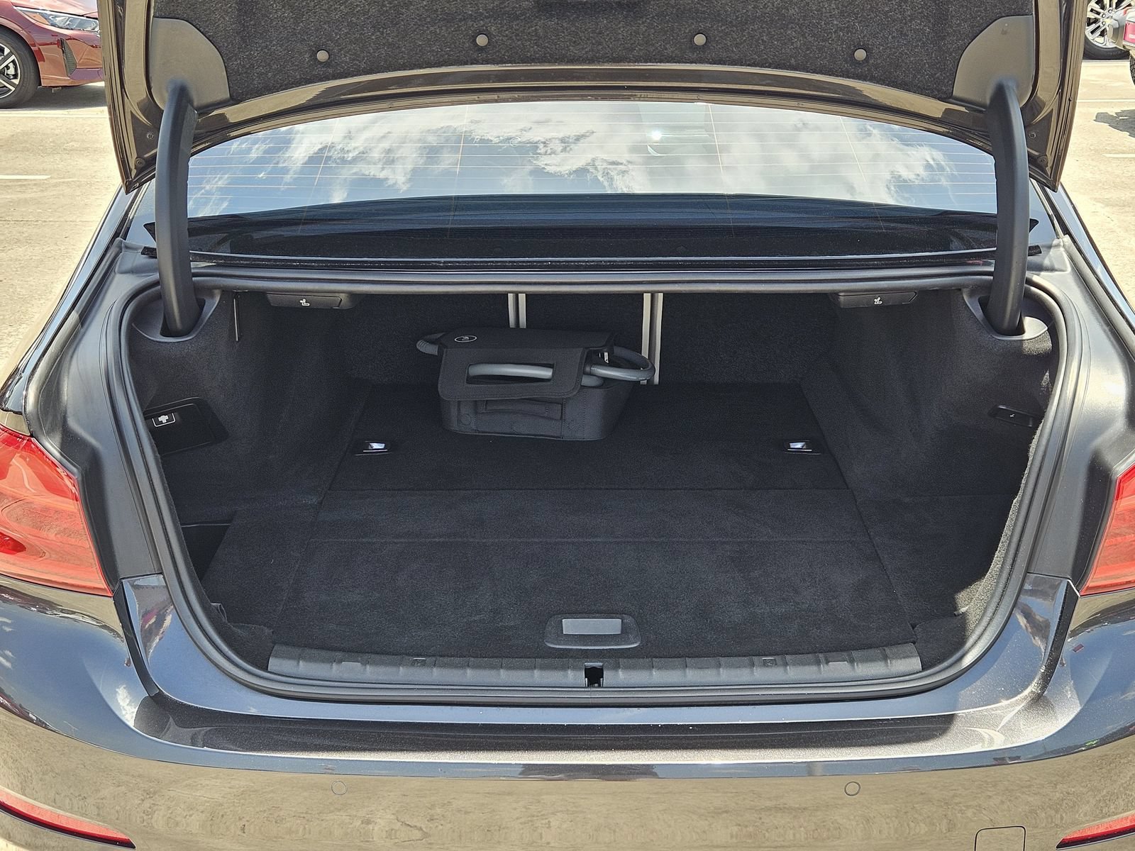 Used 2018 BMW 530e RWD image 18