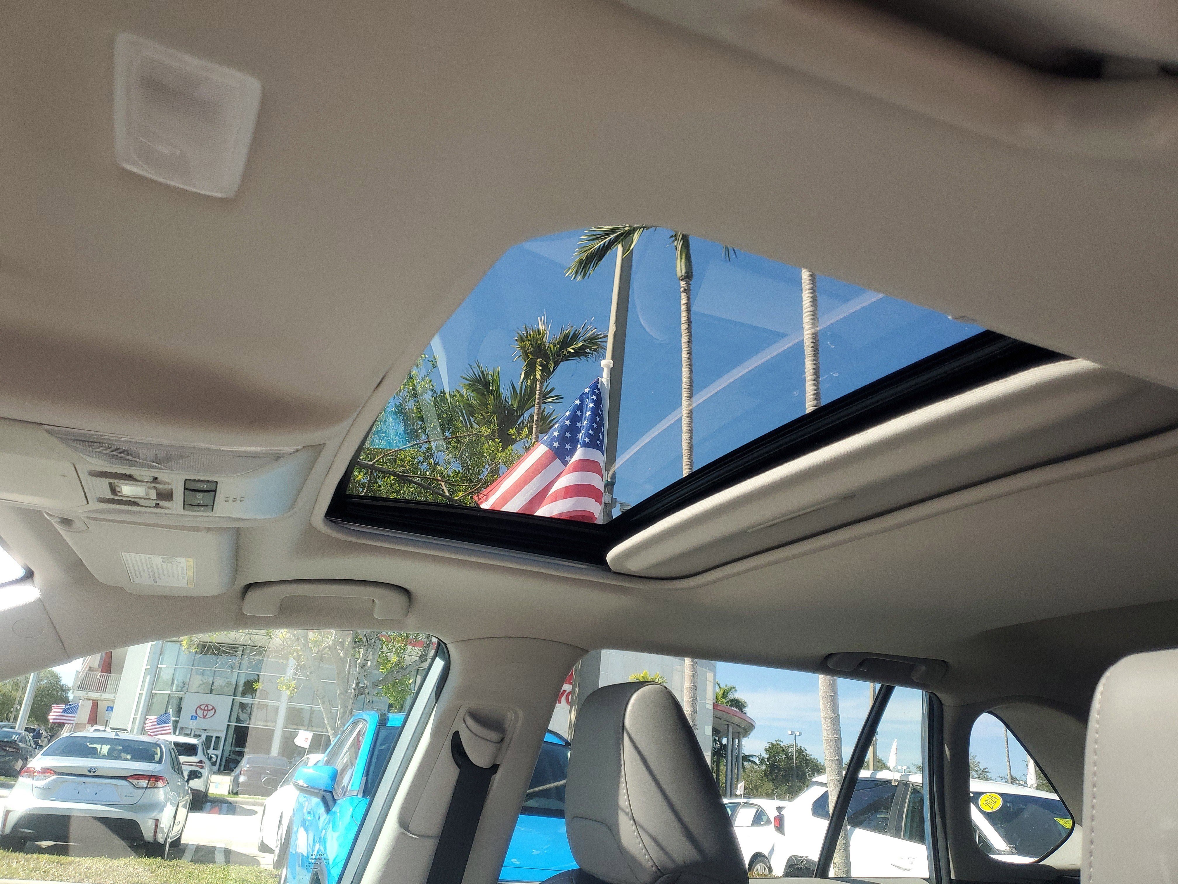 Used 2022 Toyota RAV4 XLE Premium image 19