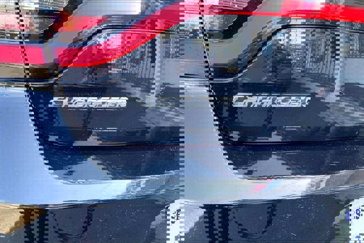 Used 2017 Dodge Charger SXT image 8