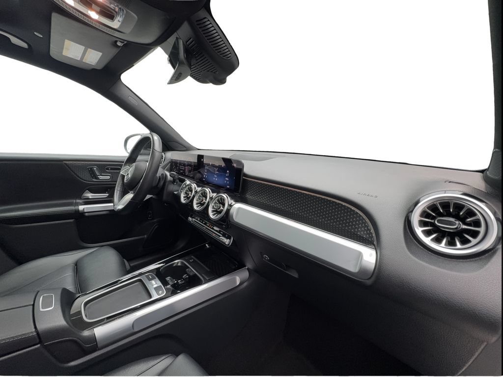 Used 2025 Mercedes-Benz GLB 250 4MATIC image 31