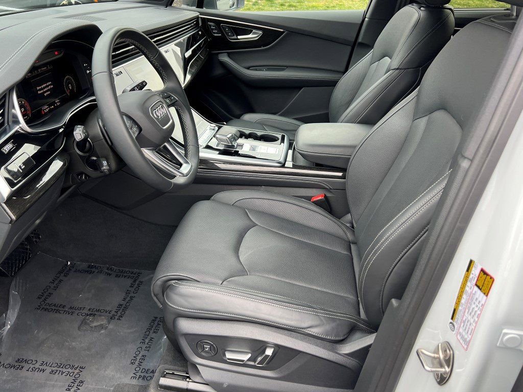 Used 2025 Audi Q7 3.0T Prestige w/ Prestige Package image 3