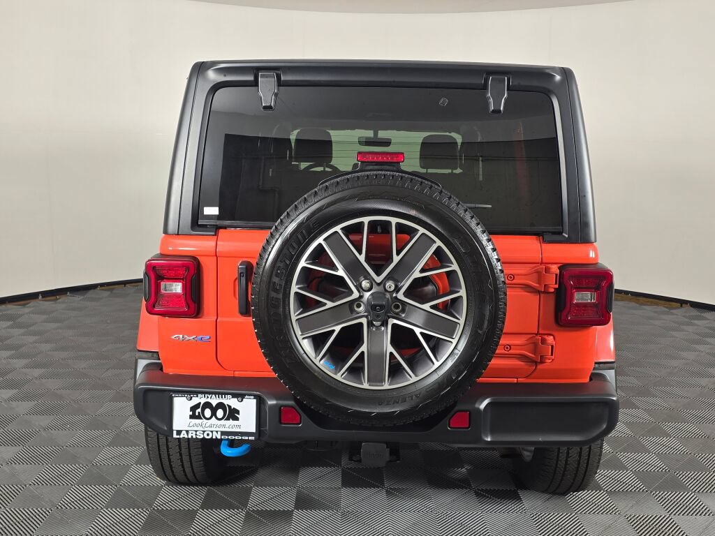 Used 2023 Jeep Wrangler Unlimited Sahara AWD/4WD image 4