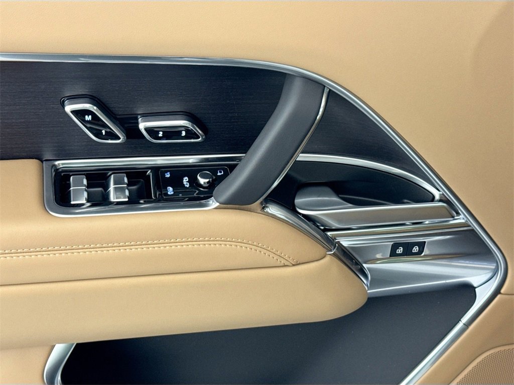New 2025 Land Rover Range Rover SE image 16