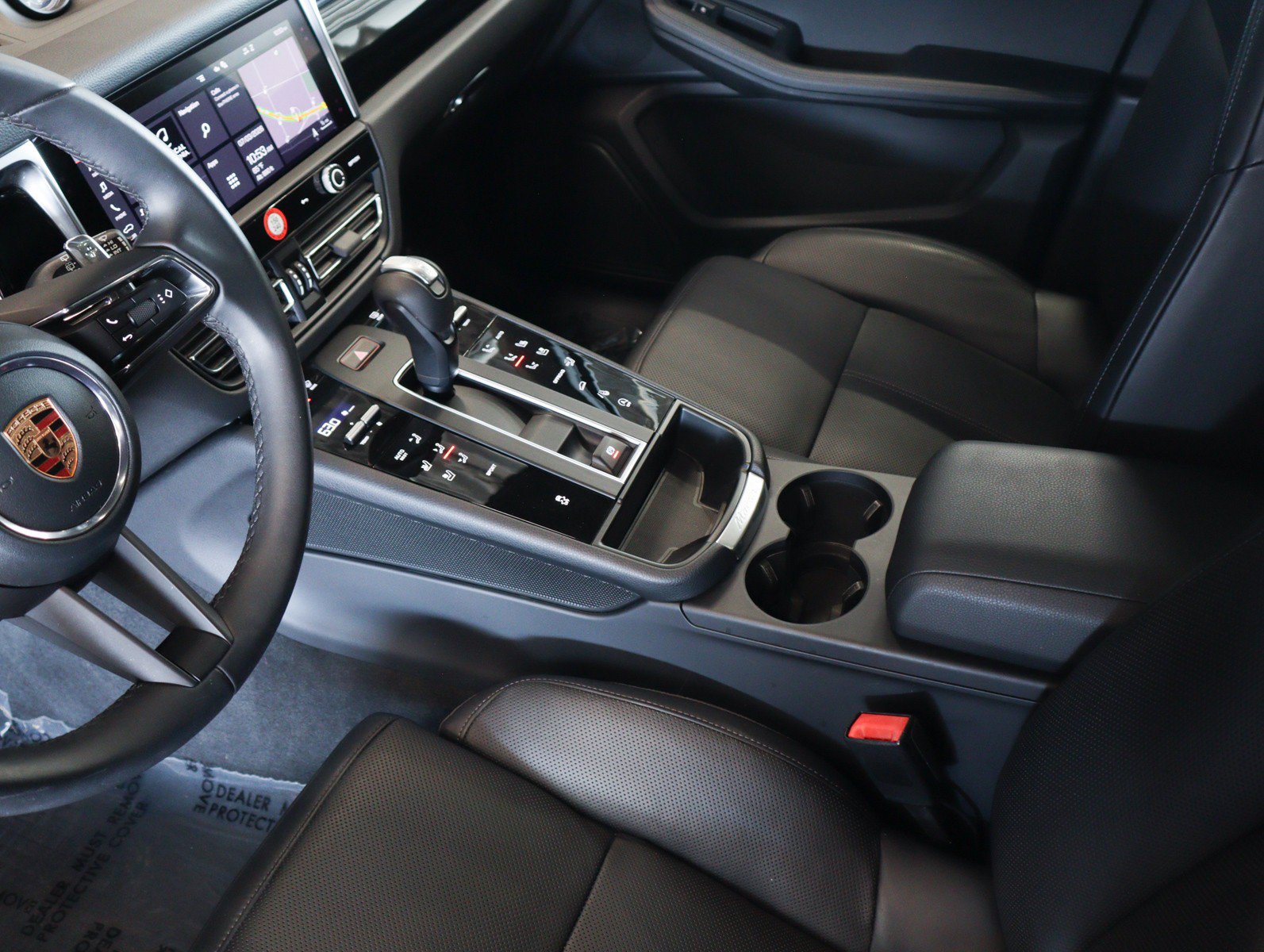 Certified 2026 Porsche Macan AWD/4WD image 17