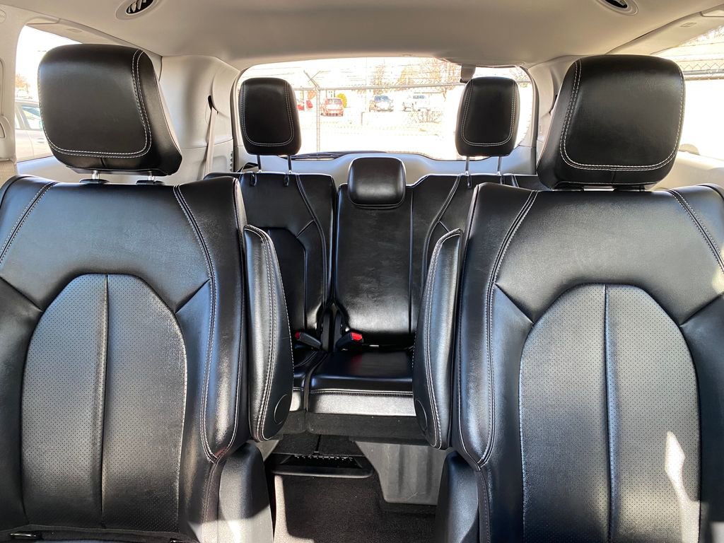 Used 2024 Chrysler Pacifica Select image 27