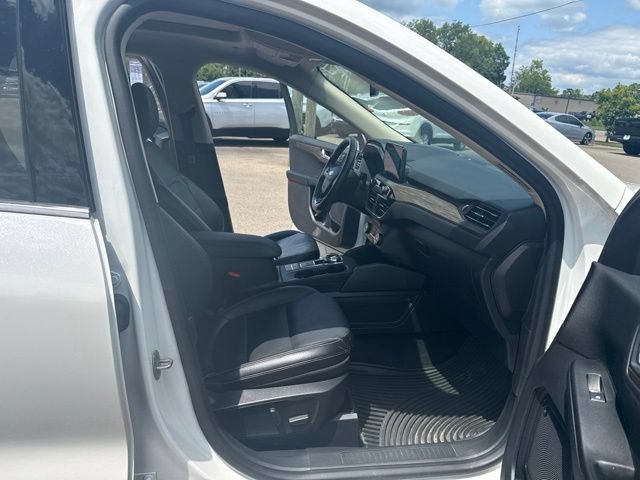 Used 2020 Ford Escape Titanium w/ Titanium Premium Package 2.0 AWD/4WD image 15