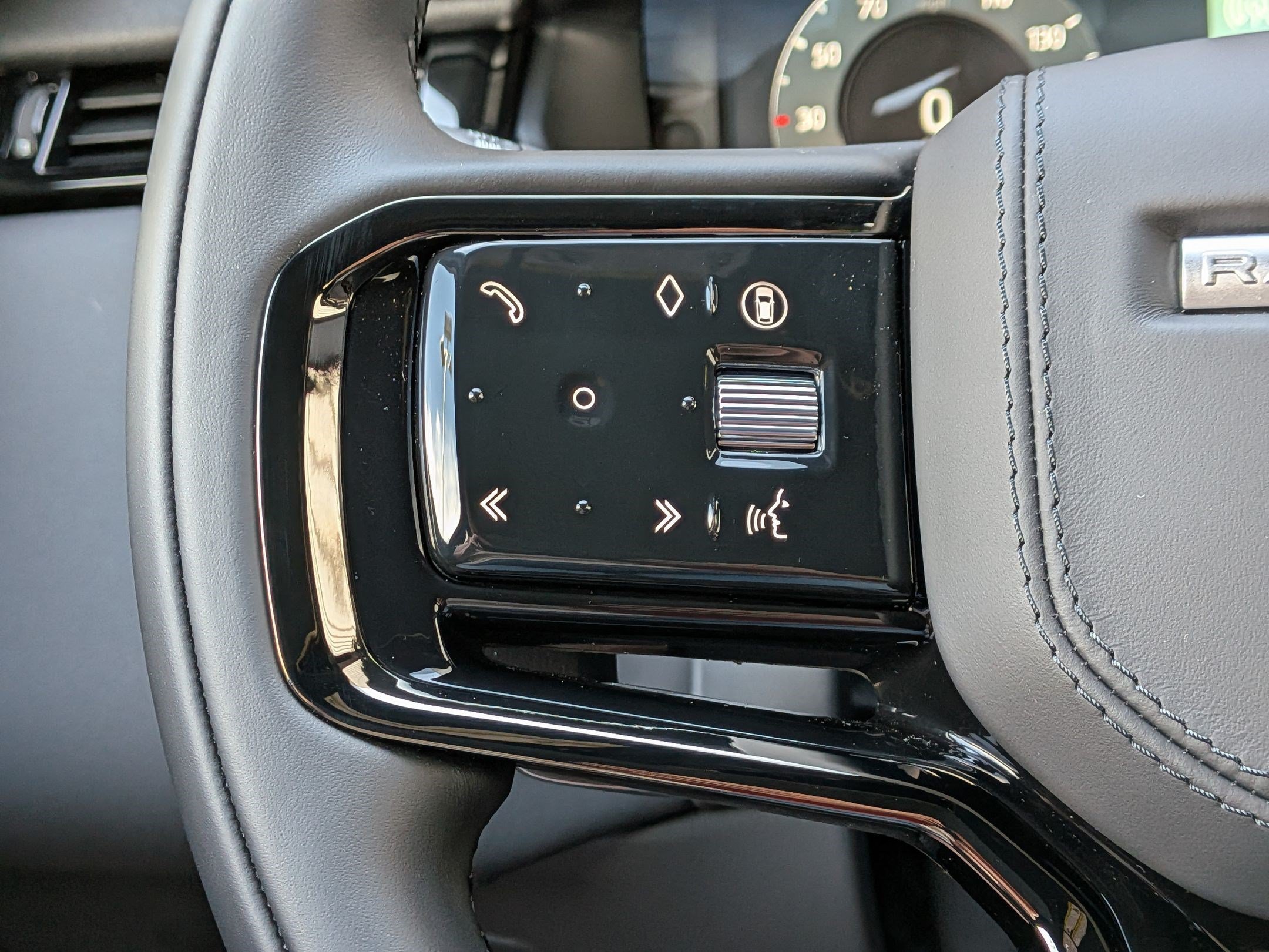 New 2026 Land Rover Range Rover Velar S AWD/4WD image 17