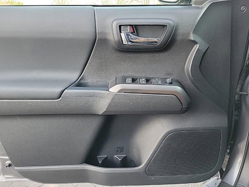 Used 2021 Toyota Tacoma TRD Off-Road image 34